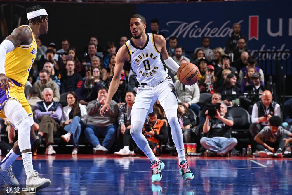 间的情感冲 间的情感冲