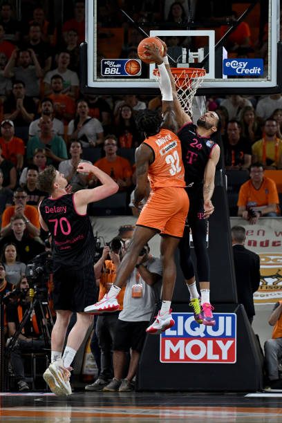 越国界的友 越国界的友